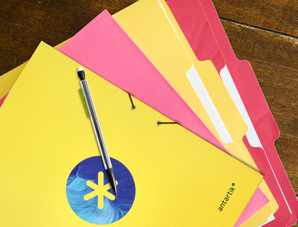 CARPETA LIDERPAPEL ANTARTIK GOMAS A4 3 SOLAPAS CARTON FORRADO TRENDING COLOR AMARILLO
