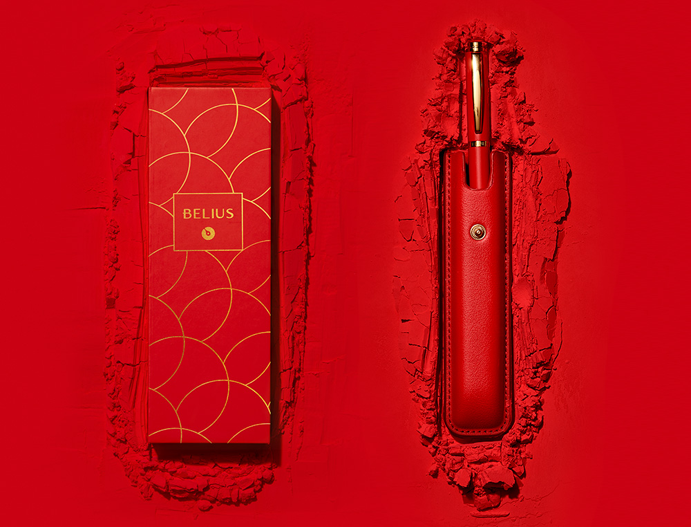 BOLIGRAFO BELIUS PASSION DOR ALUMINIO TEXTURA CEPILLADA COLOR ROJO Y DORADO TINTA AZUL CAJA DE DISEÑO