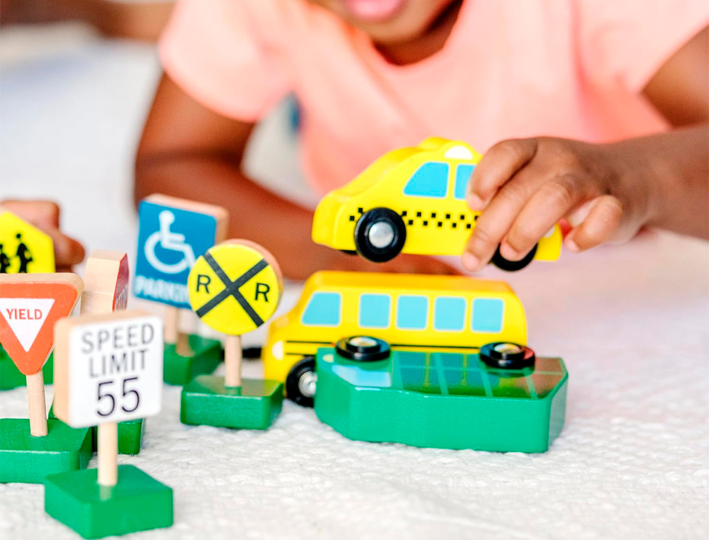 JUEGO INFANTIL IMAGINOVO MADERA VEHICULOS Y SEALES DE TRAFICO +3 AOS 16 PIEZAS 30X22X4CM