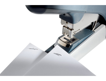 GRAPADORA PETRUS 1400 CAPACIDAD 60 HOJAS COLOR PLATA USA GRAPAS 25/10